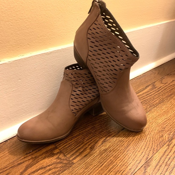 Fall boots - Picture 3 of 3